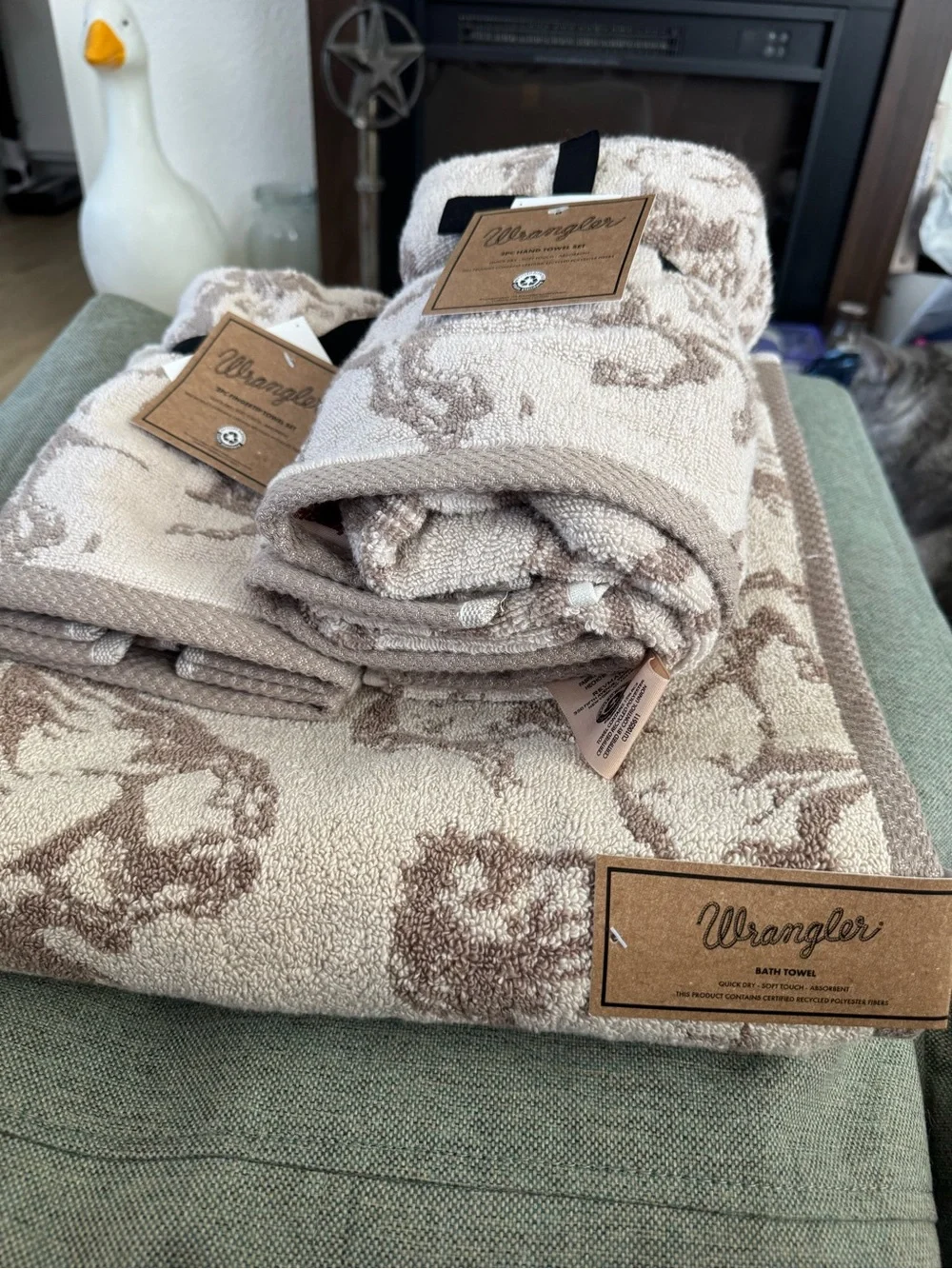 Wrangler Beige & Brown running horses 1 bath Towel + 2 hand/washcloth Set